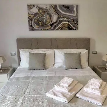 The Place Piazza Lauro 4*