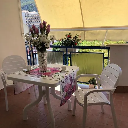 Alojamento de Acomodação e Pequeno-almoço The Place Piazza Lauro Sorrento