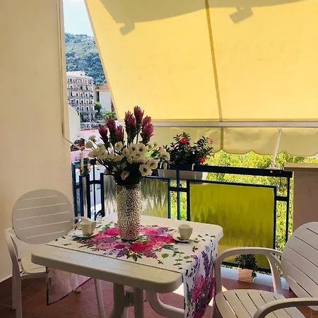 The Place Piazza Lauro Alojamento de Acomodação e Pequeno-almoço