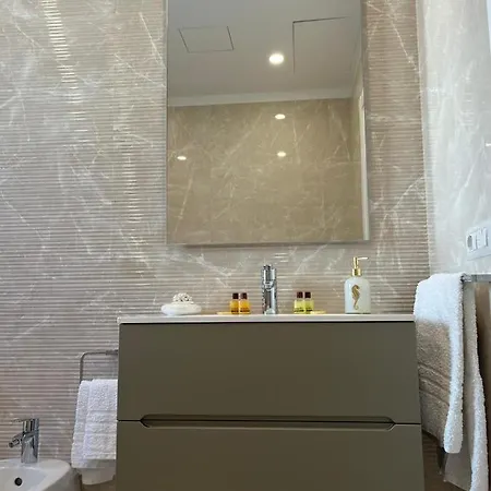 فندق مبيت وإفطار The Place Piazza Lauro سورينتو