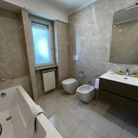 فندق مبيت وإفطار The Place Piazza Lauro سورينتو